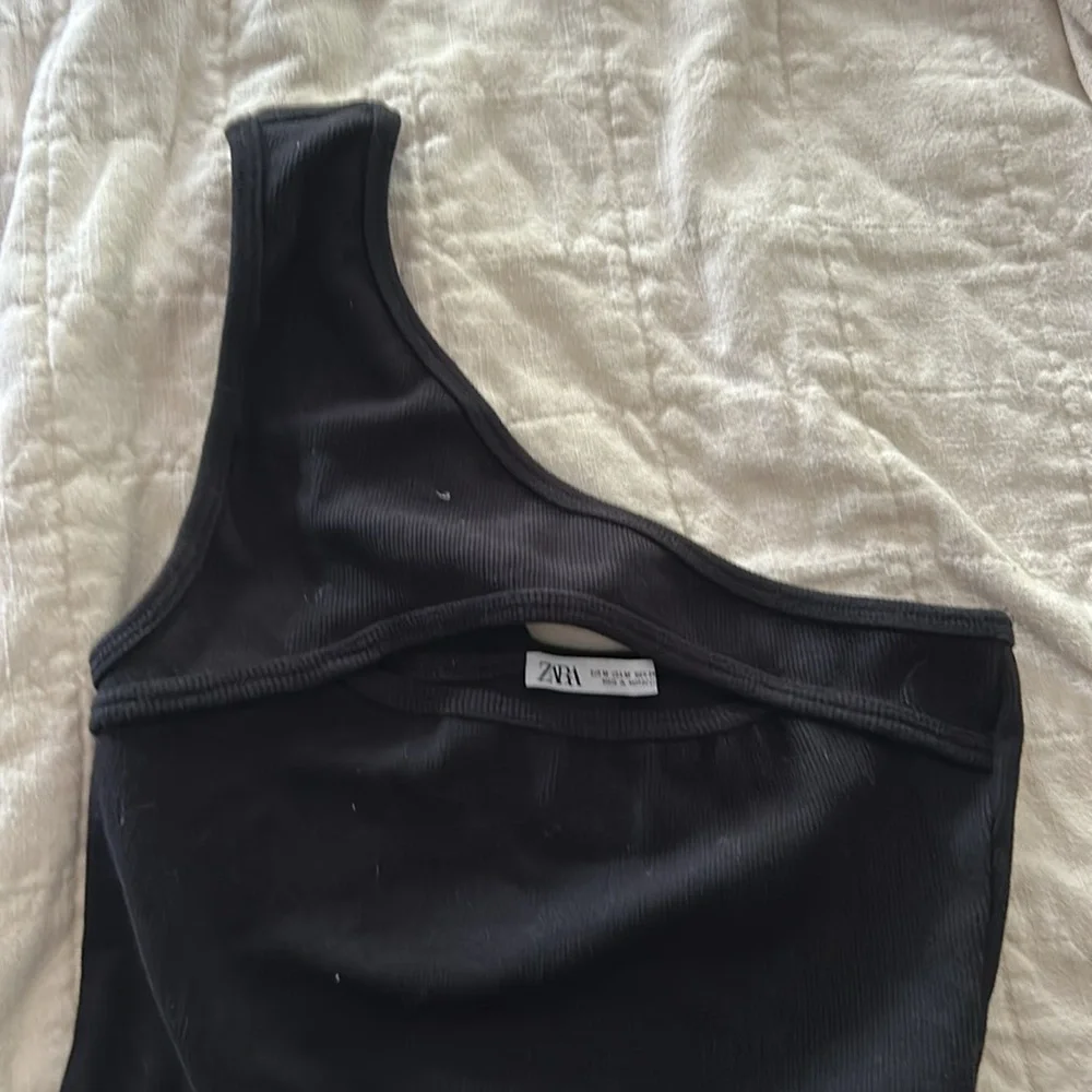 Zara one shoulder bodysuit - Picture 2 of 3